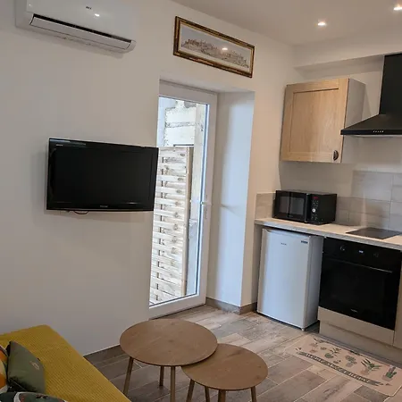 Nid De La Liberte Avec Terrasse - Centre Apartment